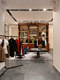 Max Mara 精品by Duccio Grassi Architects, Florence – Italy
西野设计培训官方微博地址：http://weibo.com/HEREdesigntraining 
#专卖店设计# #精品服装店# #室内设计# #时尚大牌# # 设计# #VMD# #男装 女装# #英伦风格# #欧美风格#  #简约风格# #创意设计# #店铺改造设计# #复古风格#