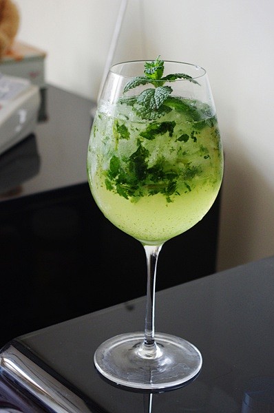 莫吉托（mojito) 

材料：白朗姆...