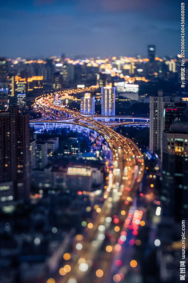 夜景繁华城市道路