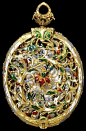 Watch and pair case 1625-1640 (made) after 1625-1650 (altered) Enamelled gold watch case, engraved on the case the Stuart Royal Arms in Garter, with crested helm and supporters, and monogram ‘C.R.’, inscribed ‘This watch was a present from@北坤人素材