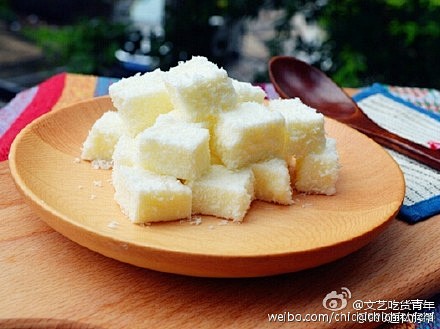【牛奶小方】1. 玉米淀粉40克用80毫...