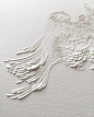 (c) Lauren Collin Bas Relief en Papier Aquarelle Grain Satiné Format 20x15 cm      Blanc sur blanc... Bas reliefs où les pétales de papier...