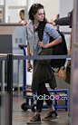 【Kristen Stewart】克里斯汀·斯图尔特(Kristen Stewart)在洛杉矶机场登机(2月28日)_海报时尚网