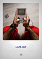 Nintendo GAME BOY（1989年）
由任天堂开发的一种拔插卡带式掌上游戏系统，由著名的游戏家横井军平设计开发。GAME BOY 具有一个反射型灰色液晶屏幕，使用可以随时更换的游戏卡带存储游戏，并可以通过通信电缆与其他的 GAME BOY 通信，进行联机对战。跨时代性的改变了80后一代人的游戏方式。