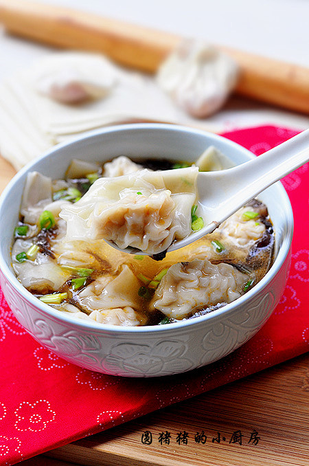 鲜肉馄饨--冬日常备的早餐

材料：3分...