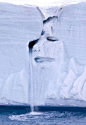 “摄影师迈克尔·诺兰拍摄被称为”大自然的眼泪，这个惊人的图像，同时参观挪威最大的冰盖。