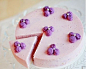 紫薯芝士蛋糕（紫薯又叫黑薯，它除了具有普通红薯的营养成分外，还富含硒元素和花青素。花青素被誉为继水，蛋白质，脂肪，碳水化合物，维生素，矿物质之后的第七大必需营养素）