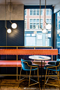 @設計美學志
伦敦「Clerkenwell Grind」餐厅设计，活泼俏皮的珊瑚橘色，与亮眼的宝石蓝爆发出色彩的活力感！

探店 ／ 咖啡馆 ／ 酒吧 ／ 公装 ／ 摄影

Biasol | Paul Winch-Furness 
