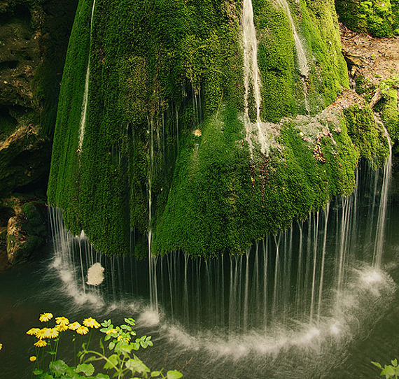 位于罗马尼亚的一个颇为独特的瀑布