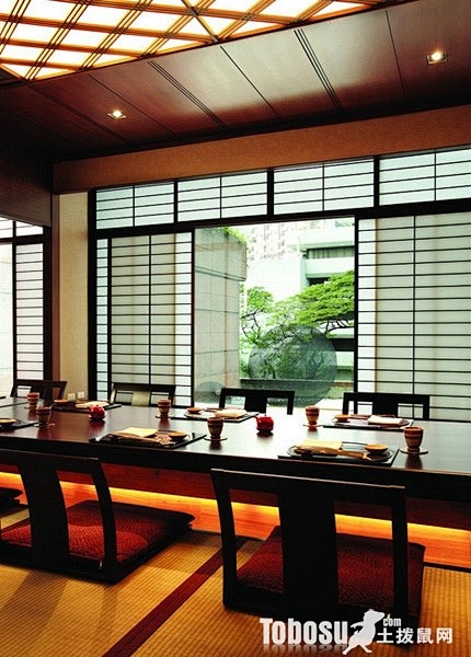 2013舒适阁楼餐厅日式风格铺装