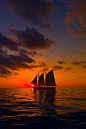 帆船在日落