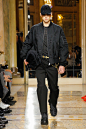 Versace Fall 2018 Menswear Fashion Show : See the complete Versace Fall 2018 Menswear collection.