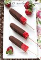 吃甜点长姿势系列：Chocolate Covered Strawberry Popsicles.#巧克力##草莓##棒冰#