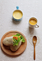 【周末早午餐】 烤奶酪布丁，芒果薄荷奶昔，口袋面包裡裝了炸龍利魚柳、黃瓜、生菜和牛油果。