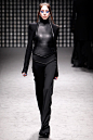 剪裁参考 By FALL 2011 READY-TO-WEAR
Gareth Pugh ​​​​