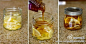 【DIY治喉咙痛糖浆】柠檬和生姜切片，装入玻璃瓶，再倒入蜂蜜，冰箱冷藏。需要时，舀出一茶匙，加入温开水，当茶来喝，可舒缓喉咙。 （via 牛尔）