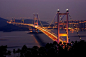 青马大桥 (中国香港)

青马大桥(Tsing Ma Bridge)是世界上第六大吊桥，1999年荣获“二十世纪十大建筑成就奖Top 10”。大桥于1992年5月开始兴建，历时五年竣工，造价71.44亿港元。横跨青衣岛及马湾，桥身总长度2200米，主跨长度1377米，离海面高62米，创造世界最长的行车、铁路两用吊桥纪录。大桥采用双层式设计，桥的露天上层为双程三线行车线，下层则为二条地铁东涌线及机场快线的铁路和和二条供紧急时(如台风吹袭时)使用的单线行车道路。