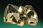 黄铁矿 Pyrite 又称愚人金，金黄色的能量有最佳的聚财效能，又是最佳充电用品。