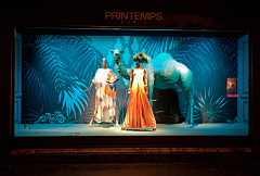 橱窗设计__蜂讯网采集到Printemps巴黎春天夏季动物主题法国巴黎櫥窗