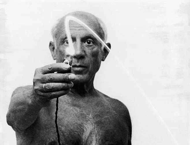 1949年 | 毕加索也玩光影涂鸦 | ...