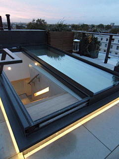 灵感邦丨ideabooom采集到丨A丨玻璃幕墙建筑设计丨隔热双层玻璃建筑外立面丨异形玻璃顶棚