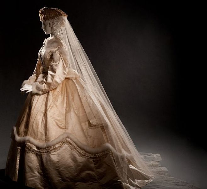 婚纱丨FIDM博物馆展出的19世纪欧洲经...