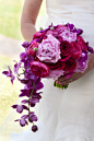 紫色新娘手捧花