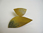 Graziano Visintin. Brooch yellow gold, enamel. Galerie Orfeo.  Broche or, émail
