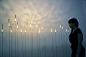 inaho互动灯，形似芦苇，能随风闪动金色的光芒，当你靠近的时候，它还会慢慢倾向你，非常智能奥，在2013年米兰家具展也有展出。