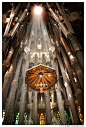 西班牙建筑大师Gaudí的毕生代表作Sagrada Familia（圣家族大教堂）宣布进入收尾阶段，并将于 2026 年竣工。其始建于1882年3月19日，修建时间超过百年，尽管一直未完工，但丝毫没有影响到它吸引无数建筑爱好者、游客来此「朝圣」。竣工后，Sagrada Familia将凭藉556英尺的高度成为欧洲最高教堂