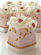 Pink vintage mini cakes'