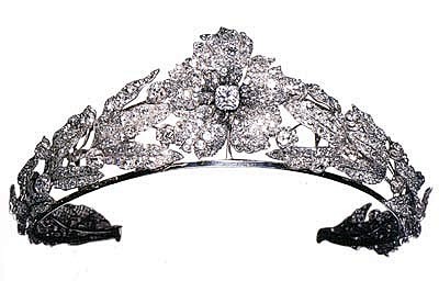 这顶王冠是意大利国王Umberto送给妻...