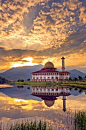 《那一抹斜阳．一弯月》清真寺 ，古兰经，马来西亚雪兰莪州，吉隆坡库布塞米亚克巴鲁