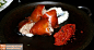 @ROOM北京 的#脆皮乳猪# ：脆皮乳猪，薯泥，番茄酱汁。味道不错，只是皮太艮了，和中式烤乳猪不是一个风格