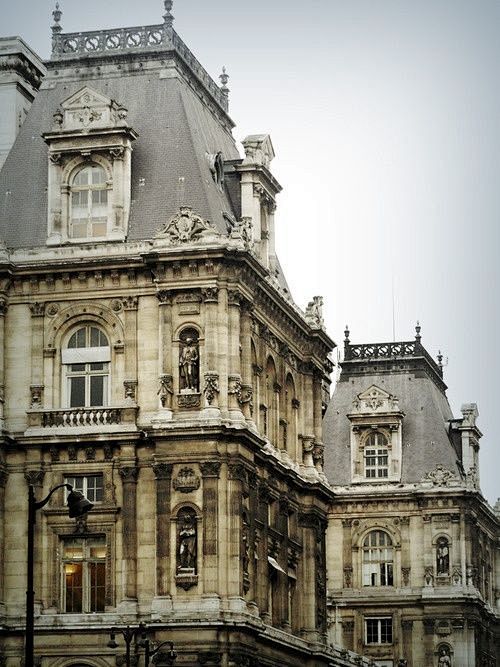卢浮宫的外观，巴黎