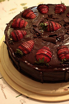 花瓣吃货采集到巧克力vs草莓是世界上最甜美的搭配
