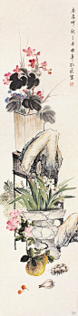  孔小瑜（1899－1984），原名宪英，生于慈溪庄桥孔家村。他一生以画为乐，初在沪上活动，后赴香港，1951年毅然北返，参加内地建设；1955年后，应邀赴安徽艺术学校执教，兼任安徽画院副院长，并被选为安徽省人大代表。晚年任职安徽艺术学校教授，安徽画院副院长，省人大代表。历任上海文艺书画院画师、安徽艺术学校教师、安徽书画院副院长、中国美术家协会安徽分会理事。
         早年曾供职报关行，多有出差机会，得以见识天南地北，业余绘画更进，二十年代中，经父执王一亭向书画店推荐，转行成职业画家。  擅长花卉