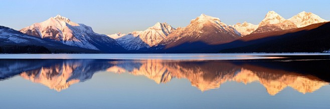 雪山 蓝天 海面