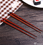 #手作木器#"日式红檀木方型筷子"生活给了我们太多不可预见，发现美，发现每次的惊喜，充实自己的内心，做特别的自己就好。生活从吃饭开始 敬请关注微信公众号 hiyuezhi
