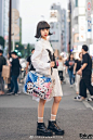 #原宿街拍# Nana7, 搭配：Tokyo Tokimeki Panda Designer in Harajuku w/ Panda Bag, Converse & Gallerie O网页链接 ​​​​