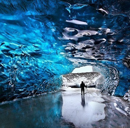冰岛的蓝冰洞。