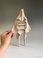 #GIRLISM推荐# 来自日本木雕艺术工作室『シドロモドロ工作所』的作品。大家熟悉的一脸丧样站着的藏狐小摆件就是这个工作室的作品哟~看着其他作品，也都是带着一种丧丧的萌感呢！（twitter：シドロモドロ工作所） ​​​​
