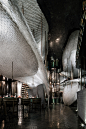 宋·川菜，广州 / 共和都市 : 十万块不锈钢砖与四十万根琉璃羽毛组成的意象空间