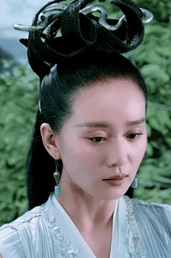 《若爱只是擦肩》采集到美女GIF