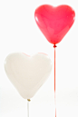 气球,影棚拍摄,红色,白色,心型_sb10069858ap-001_Red and white heart-shaped balloons against white background_创意图片_Getty Images China