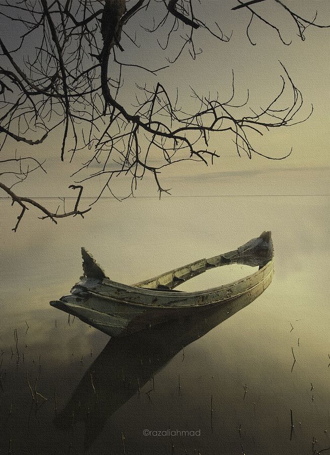 Old boat by Razali A...