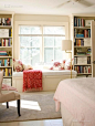 米色温馨美式卧室家居装饰图片