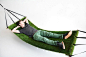 Studio Toer设计的舒适绿茵吊床Field Hammock