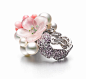 日本珠宝商 Mikimoto 刚刚推出了新一季高级珠宝——「Praise to Nature」，灵感来源于花卉、蝴蝶、海洋生物等元素，用珍珠和彩色宝石的搭配来创造出自然风格的珠宝作品。