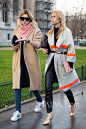 时尚博主卡米尔·夏里埃尔 (Camille Charriere) 穿驼色大衣2014秋冬巴黎时装周秀场外街拍